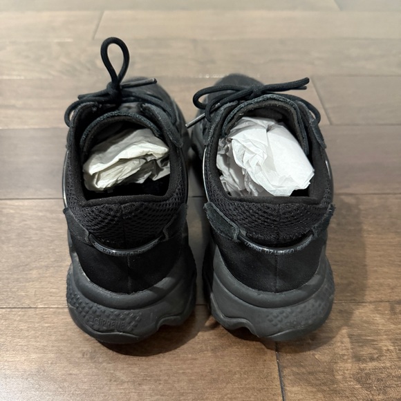 Adidas Ozweego Sneaker US W7 - Picture 4 of 6